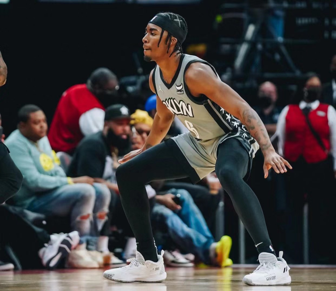 九游体育 -赛后上海申花备战法国杯，调整名单细节曝光，话题不断，轮换策略成焦点(上海申花阵容名单)